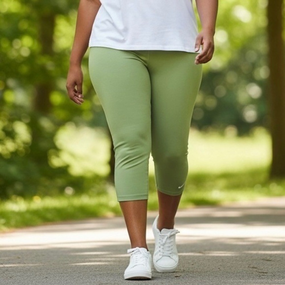 Nike Womens Sportswear Green Capri Leggings Plus Size 2X Mid Rise 7/8 Length NWT